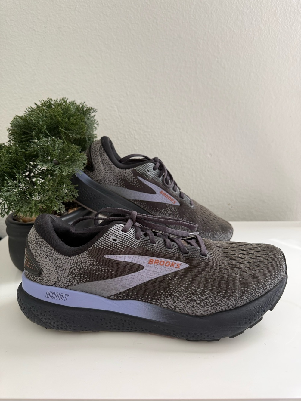 Brooks ghost 16 women size 10.5 running Shoes - Dark Gray with Lavender Acce